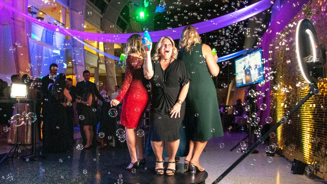 Spinning camera photo video booth glitter booth grand